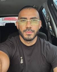 Andres R. - Comprador de Facebook